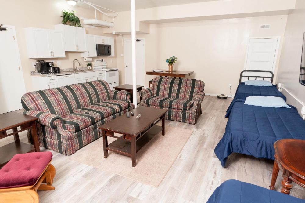 2 Bed, 1 Bath, Lower Level Loft